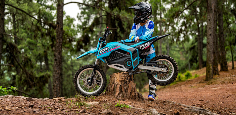 CFX-5E_Zephyr Blue_Action_3